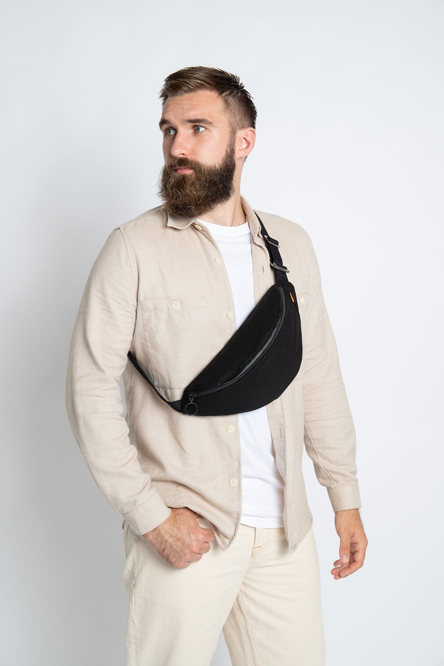 Trakke Banana Crossbody Bag - Image 14
