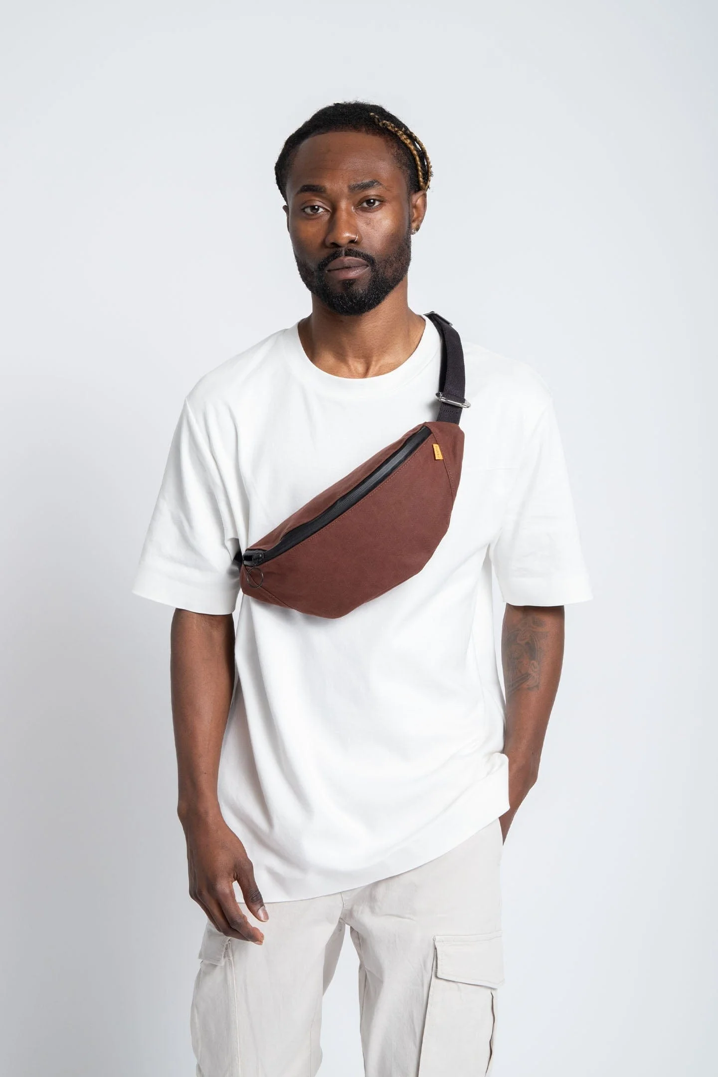 Trakke Banana Crossbody Bag - Image 16
