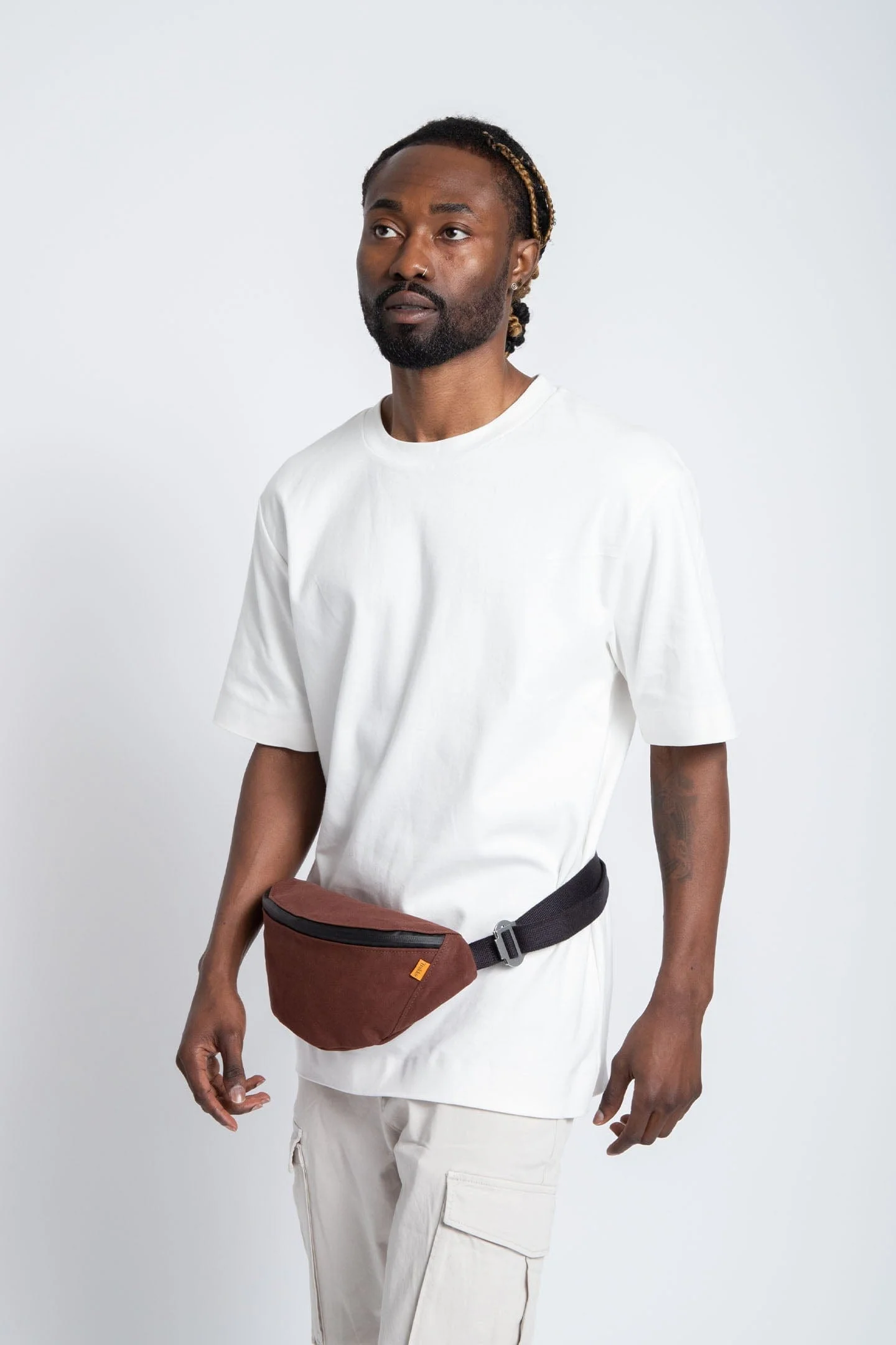 Trakke Banana Crossbody Bag - Image 17