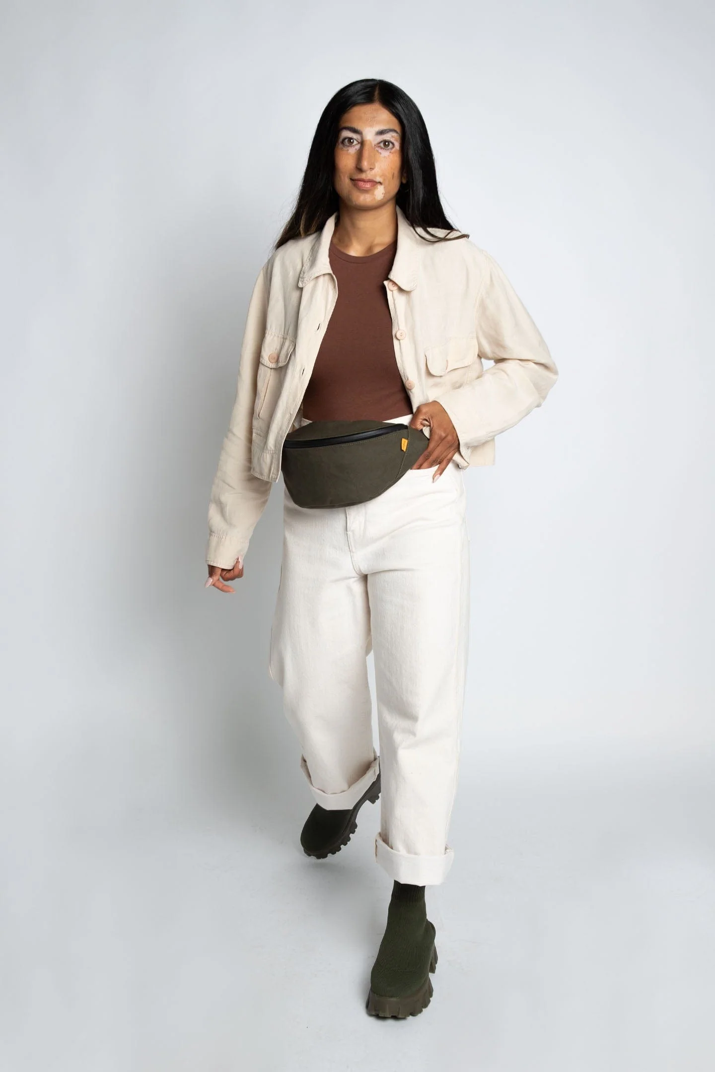Trakke Banana Crossbody Bag - Image 23
