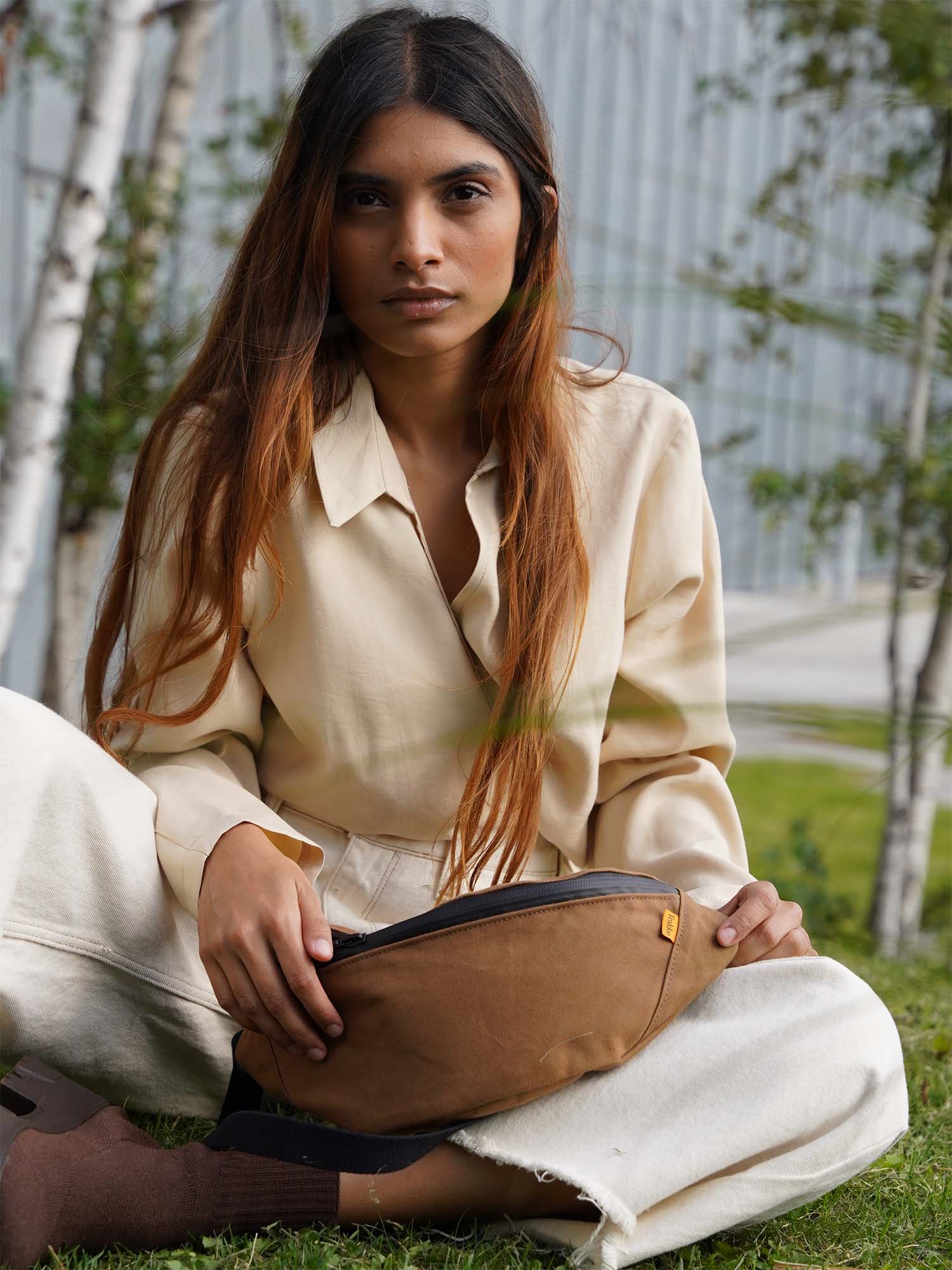 Trakke Banana Crossbody Bag - Image 24