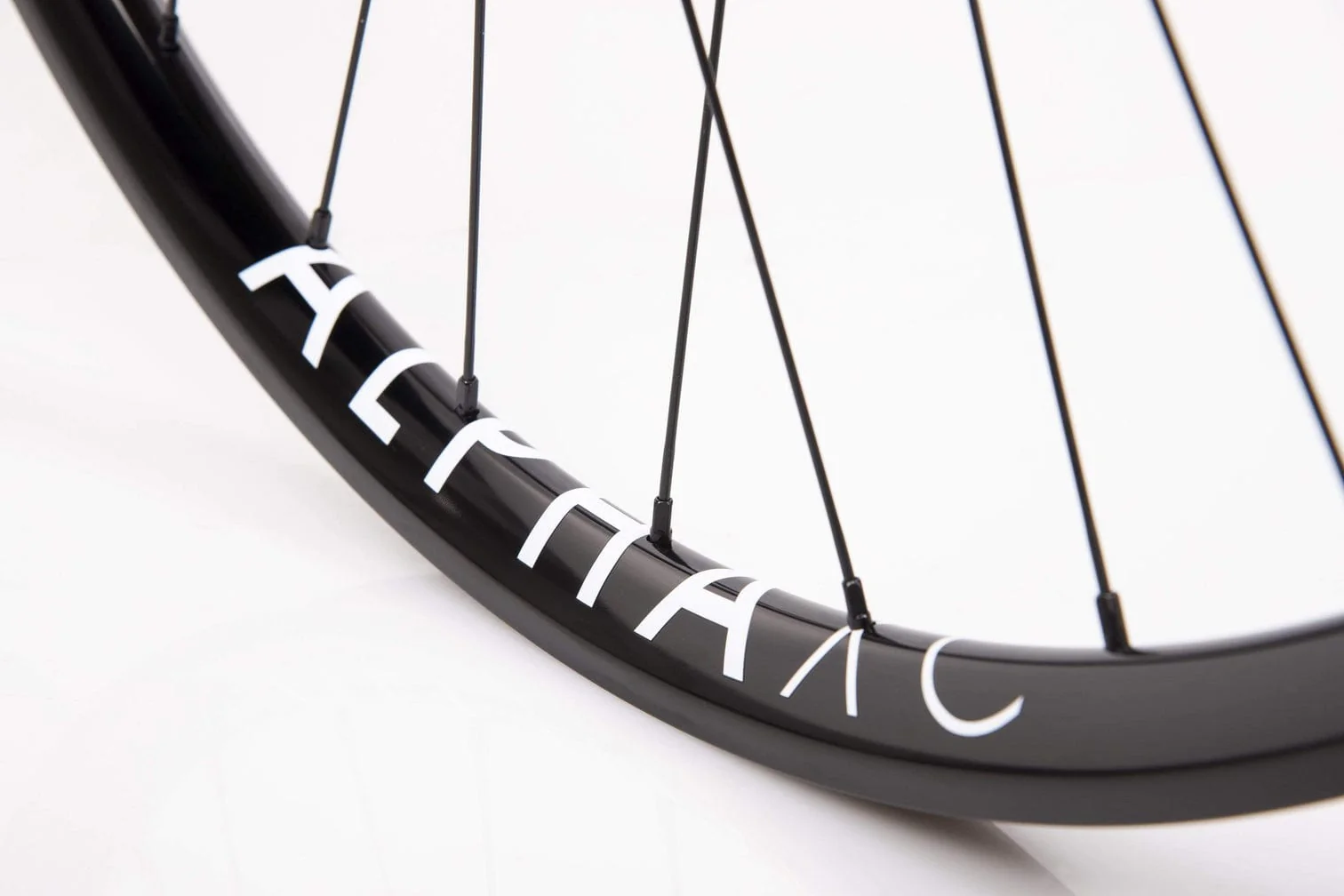 Sonder Alpha 29 XC Dynamo Wheelset - Image 3