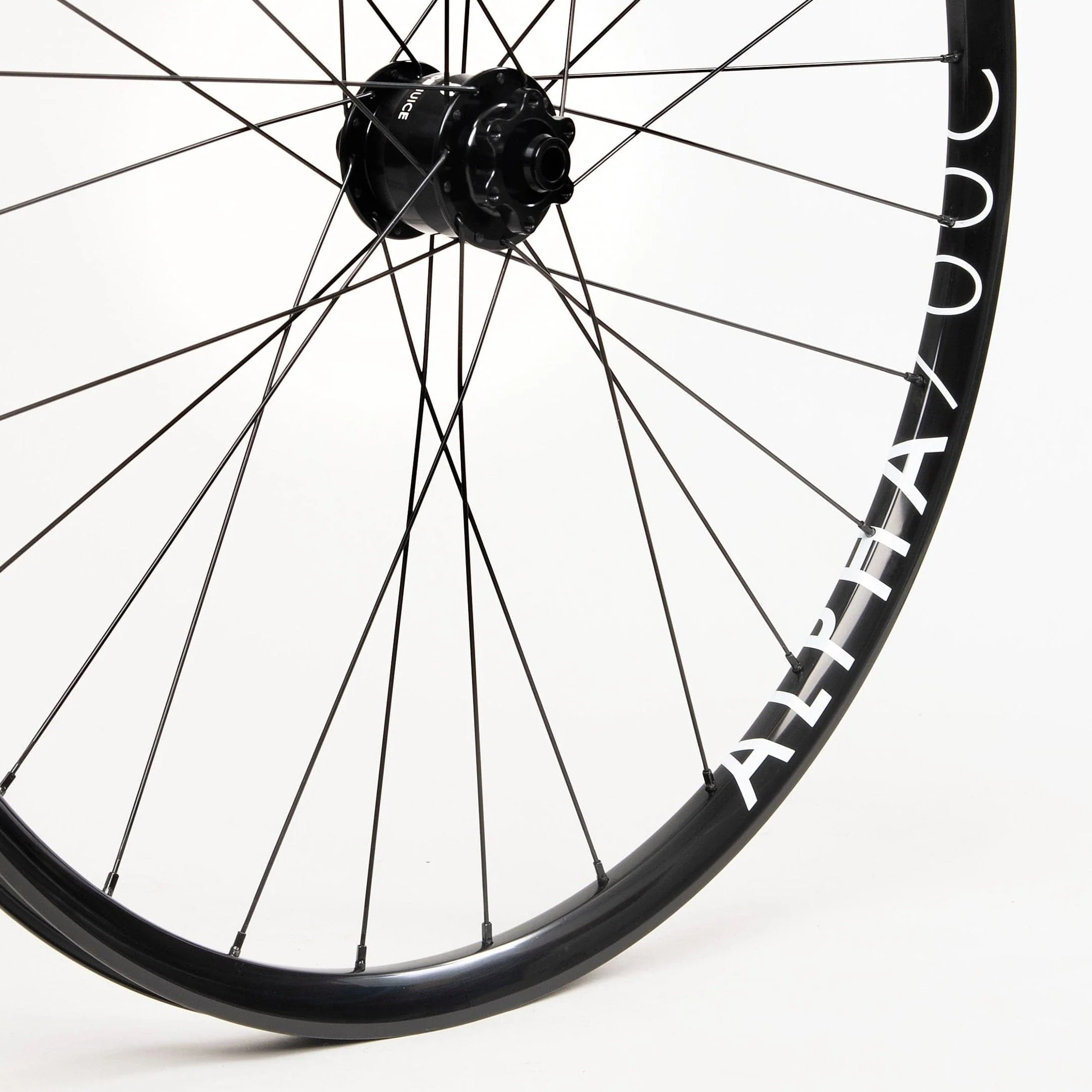 Sonder Alpha 700c Dynamo Wheelset - Image 5