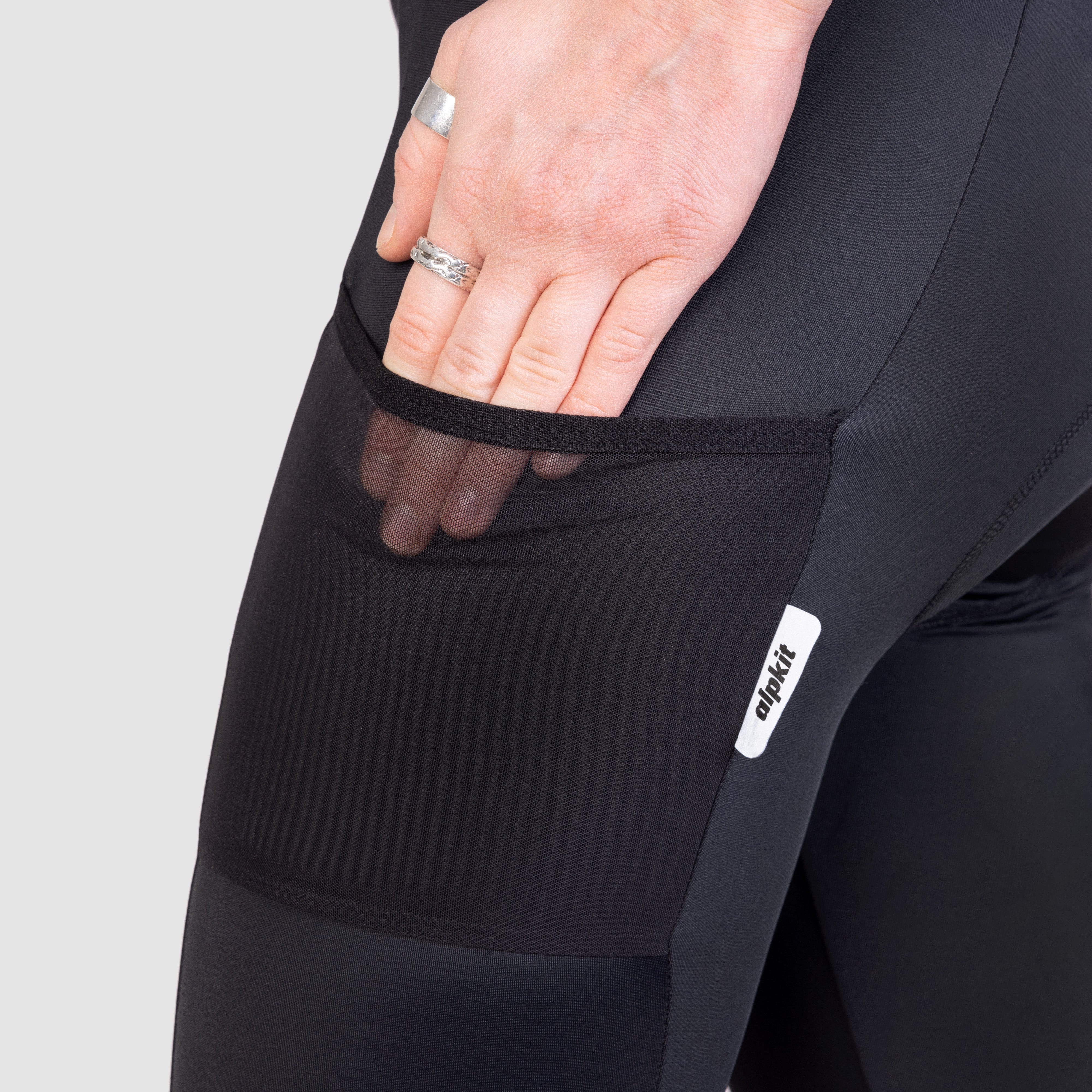 Tour Cargo 3/4 Bib Shorts [Womens] - Image 7
